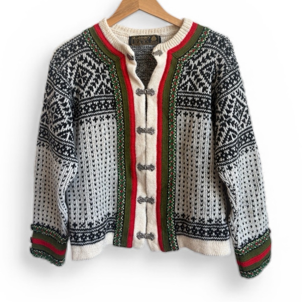 Vintage Nordstrikk Norway 100% Virgin Wool Nordic Cardigan Silver Clasp Sweater